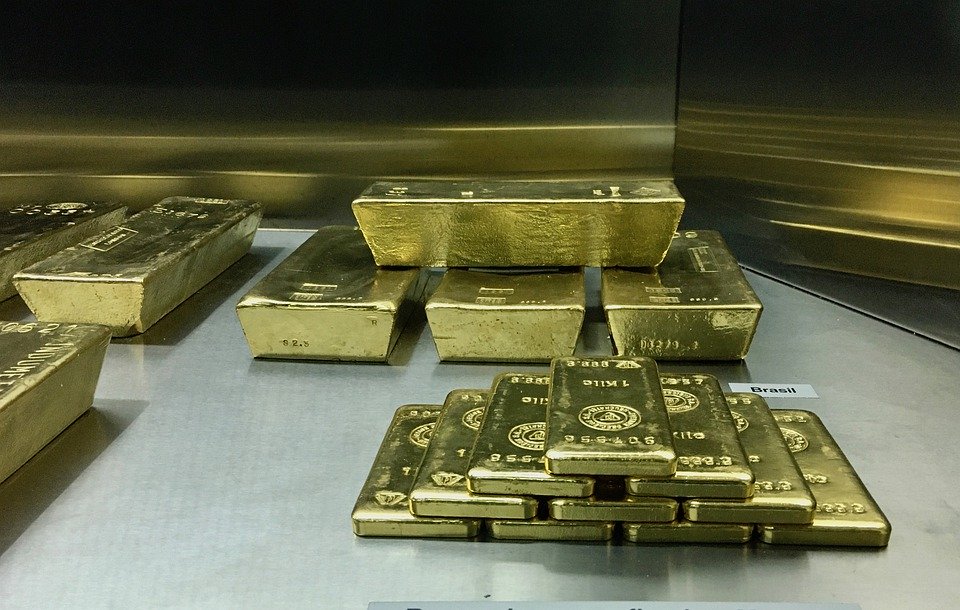 Our guide to investing in gold and silver right now