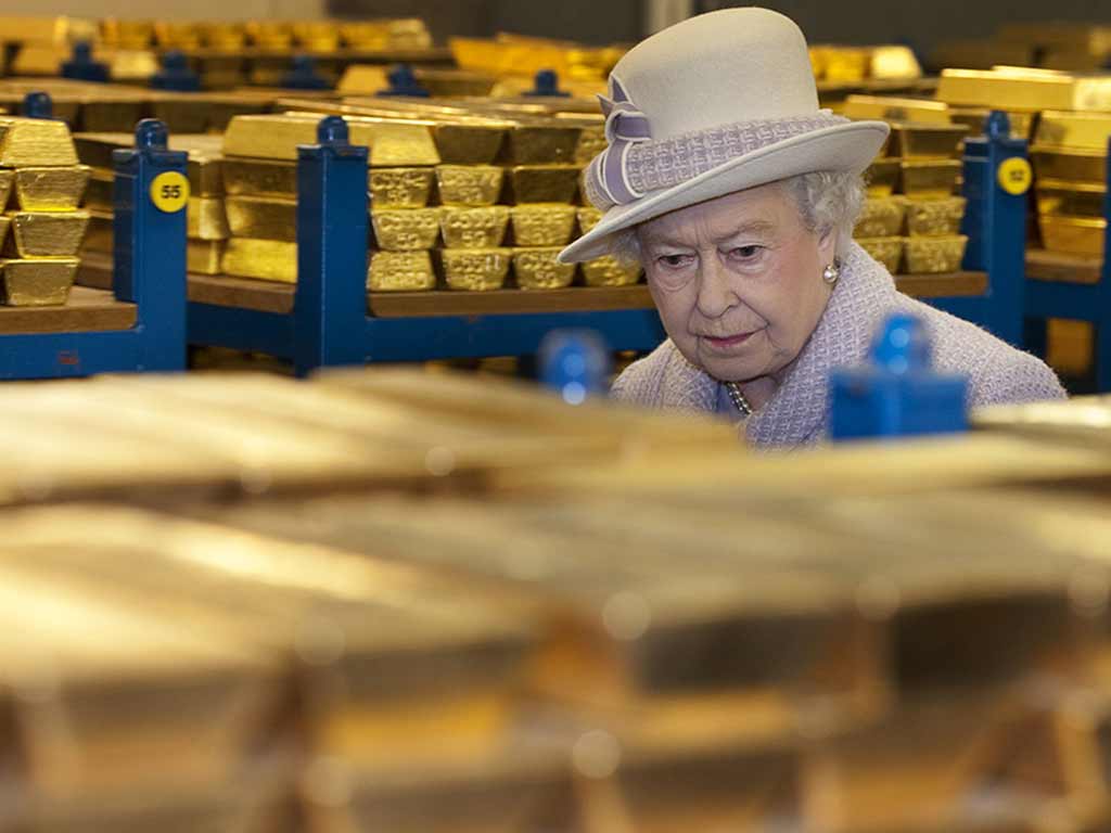 Image of Queen inspecting where is the worlds gold stored in UK